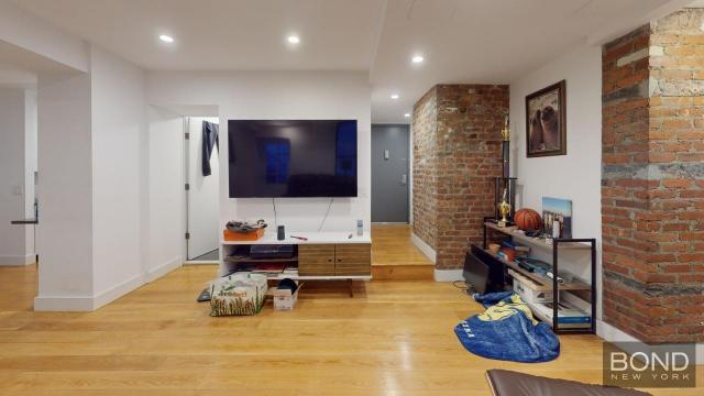 Building Photo - 3 bedroom in Manhattan NY 10014