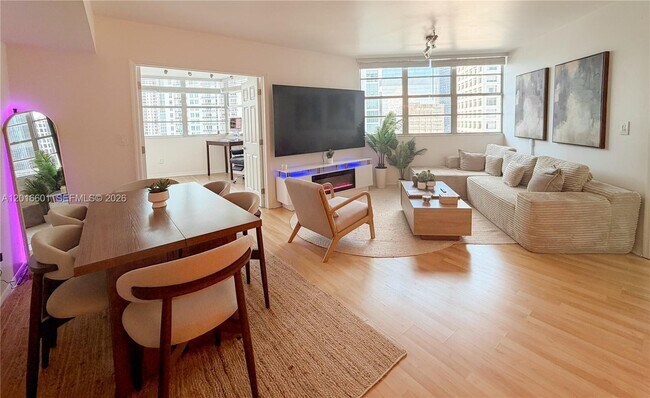 Building Photo - 825 Brickell Bay Dr