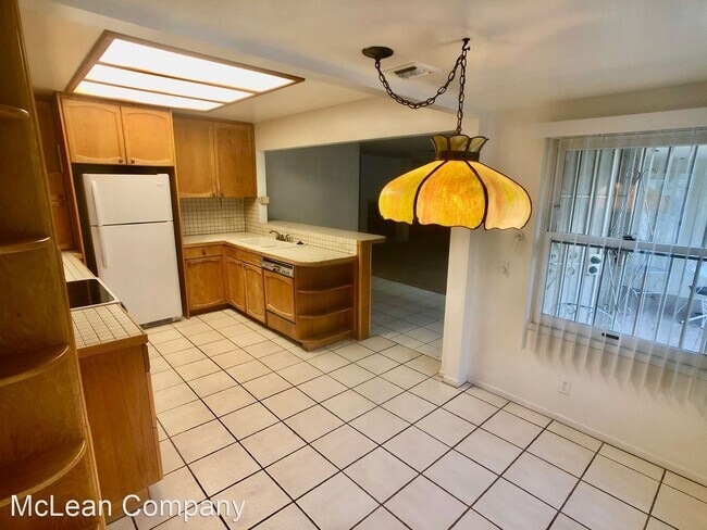 Building Photo - 221 S Patencio Rd