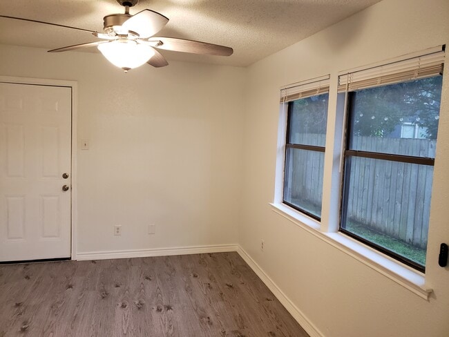 Dormitorio principal - 915 Hyridge St