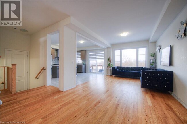 Building Photo - 67 Crossmore Cres