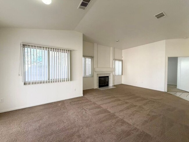 Building Photo - Wonderfully house in Summerlin