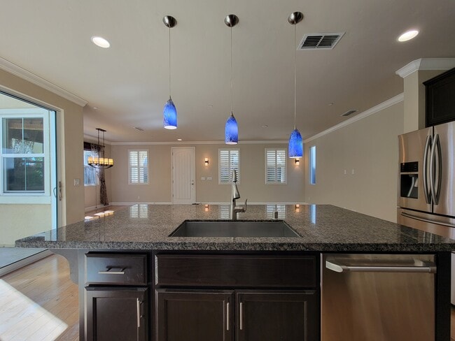 Building Photo - 1609 Bonanza Ln