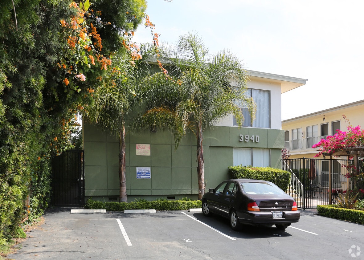Building Photo - 3940 INGLEWOOD BL