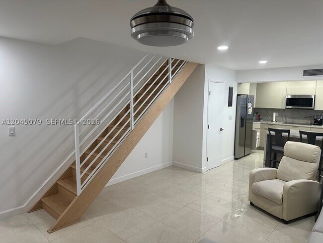 Building Photo - 1560 W 46th St
