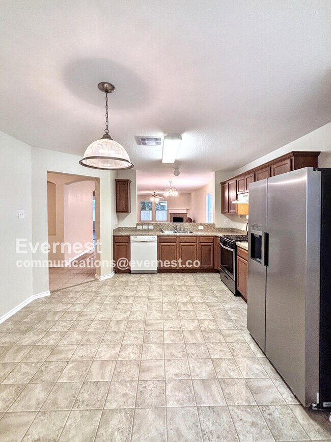 Foto del edificio - 122 Golden Oak Dr