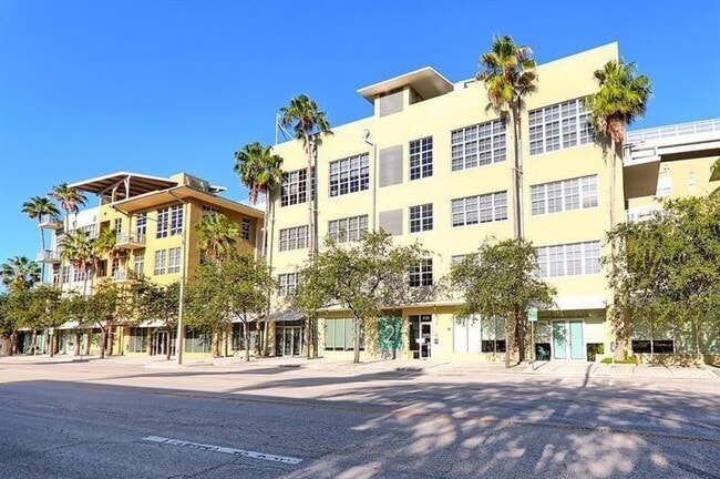 Building Photo - 435 N Andrews Ave