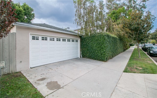 Foto del edificio - 4334 Farmdale Ave