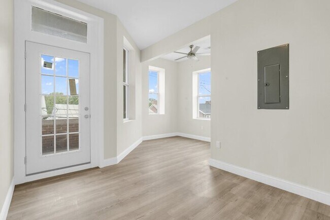 Foto del edificio - 18 N Main St