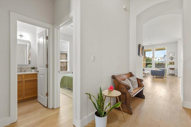 Foto del edificio - 132 Emerald Garden Rd