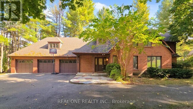 Photo du bâtiment - 465 Woodland Acres Crescent