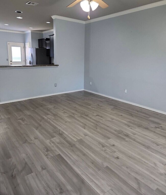 Foto del edificio - 4 bedroom 2.5 bath - Yukon Schools