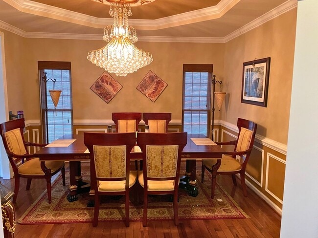 Building Photo - 9908 E Hill Dr