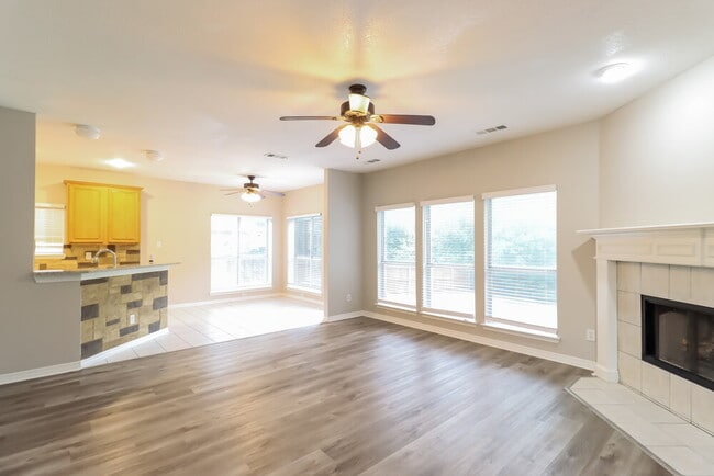 Building Photo - 703 Biscayne Dr