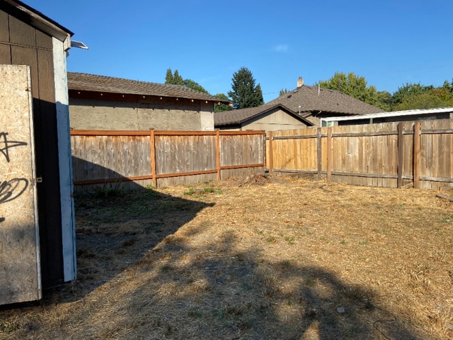 Building Photo - 610 3rd Ave S