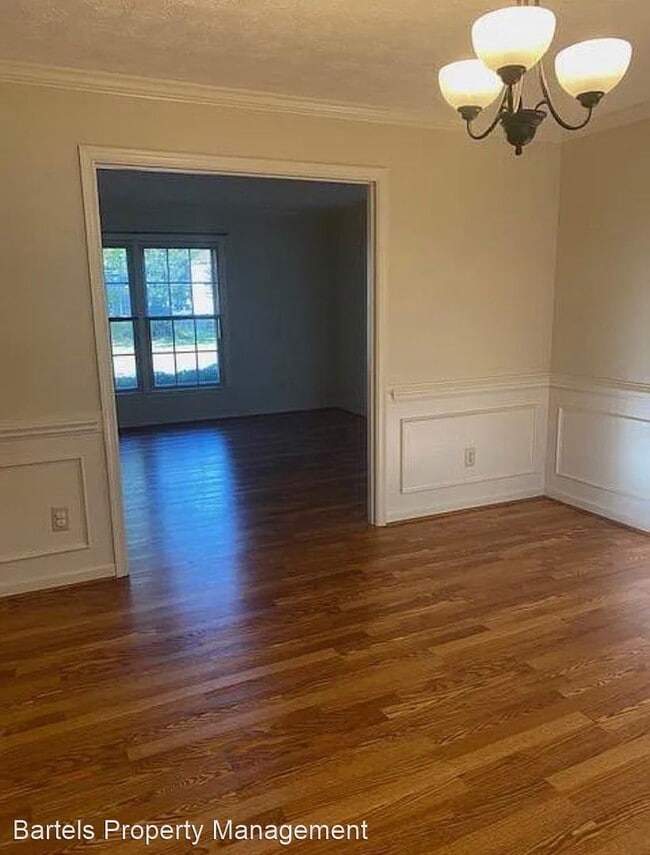 Building Photo - 4 br, 2.5 bath House - 110 Melvins End