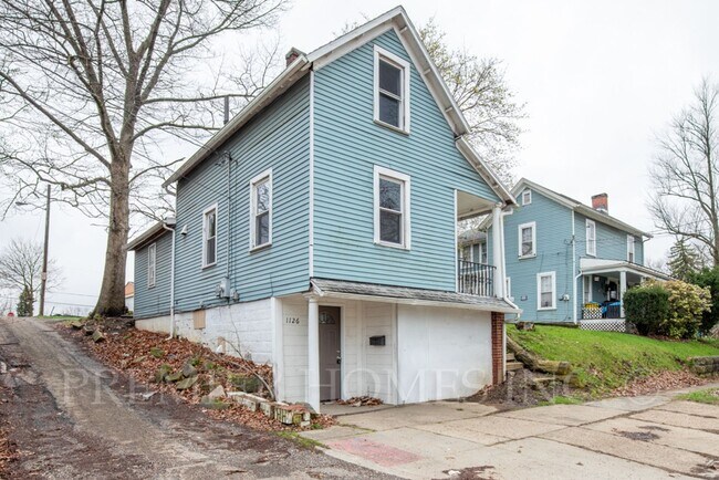 Foto del edificio - 3 Bed Home with Basement & Off-Street Parking – $1,395/mo