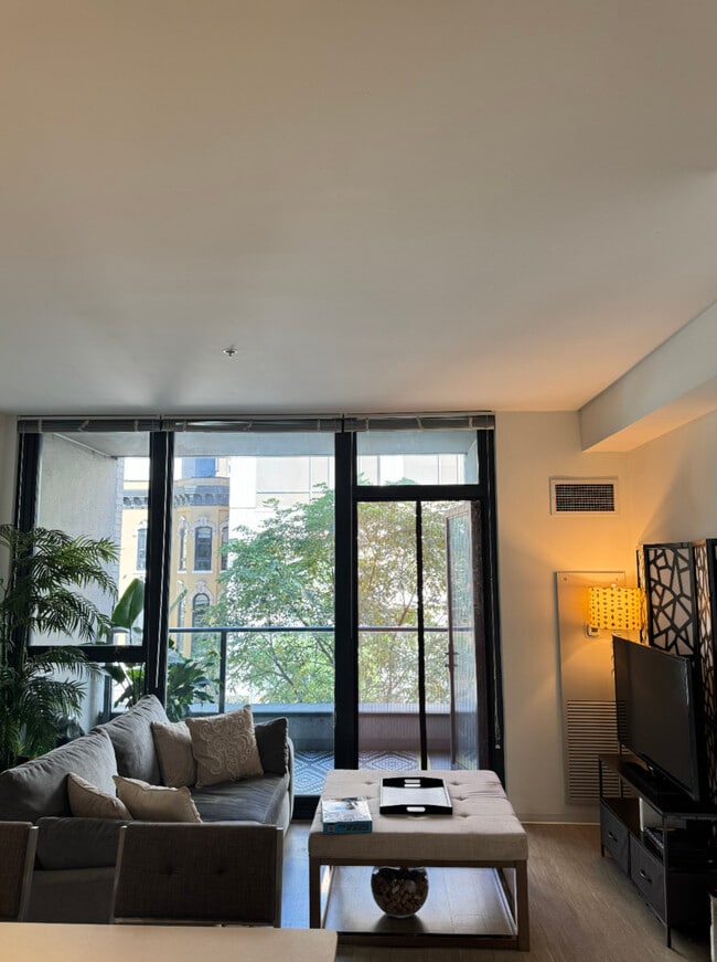 Foto del edificio - 165 W Superior St