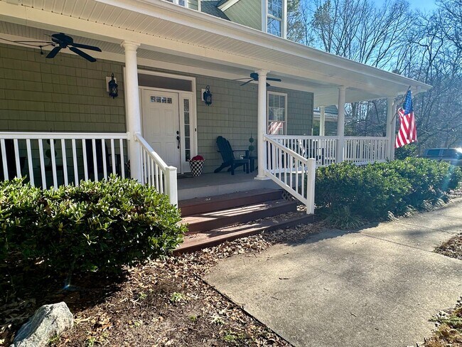 Building Photo - Beautiful 5 Bedroom home in Smithfield wit...