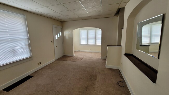 Building Photo - 401 N Jameson Ave