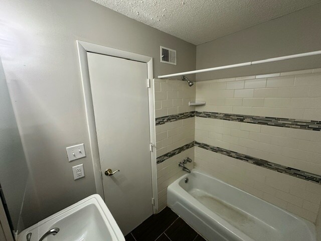 Building Photo - 3907 Overland Hts