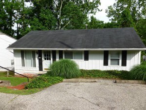 Primary Photo - 910 Valley View Dr