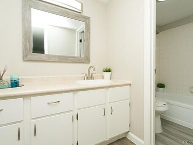 Building Photo - 3121 S Tamarac Dr