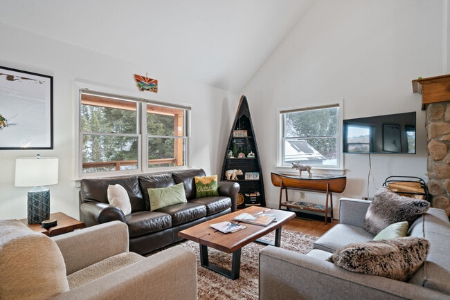 Foto del edificio - 420 Colt Rd