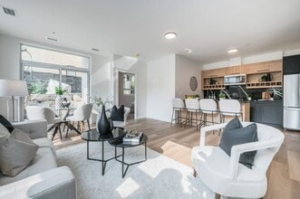 Building Photo - Stride on Union