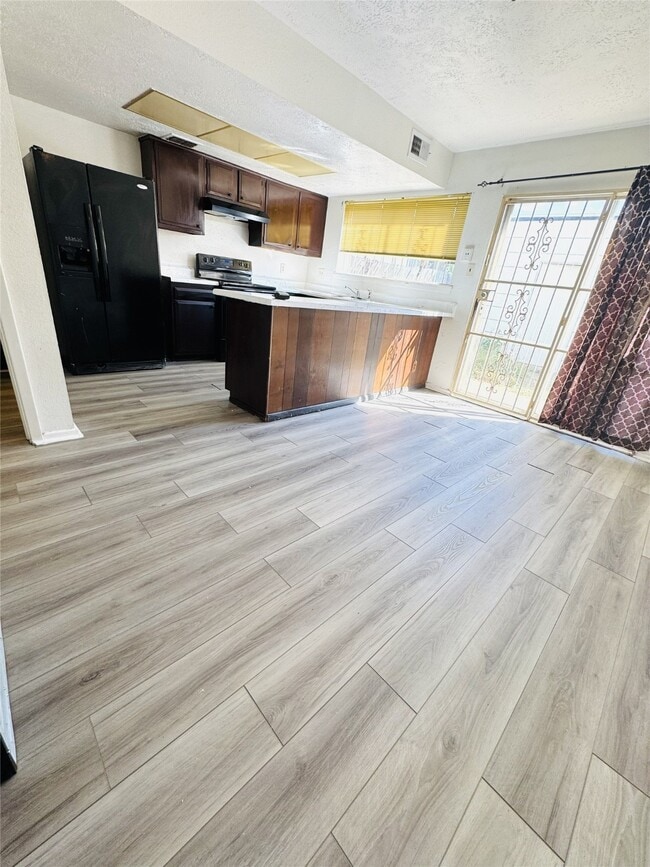 Building Photo - 7071 Chasewood Dr