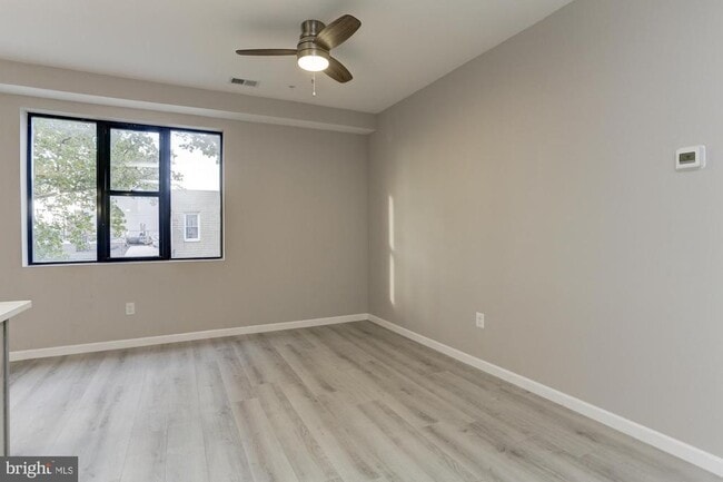 Building Photo - 400 S Highland Ave