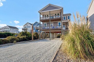 Building Photo - 3547 Island Dr