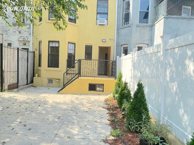Building Photo - 1334 Decatur St