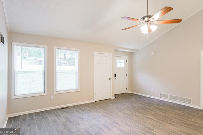 Building Photo - 491 Pineland Cir