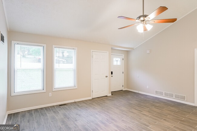 Foto del edificio - 491 Pineland Cir