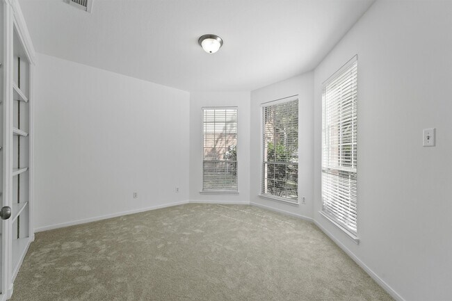 Building Photo - 26422 Creston Woods Dr