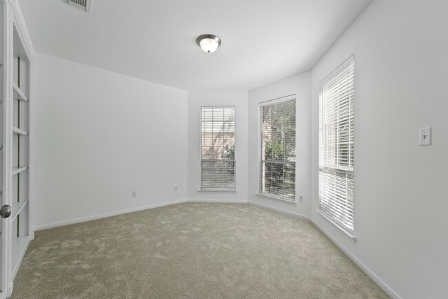 Foto del edificio - 26422 Creston Woods Dr