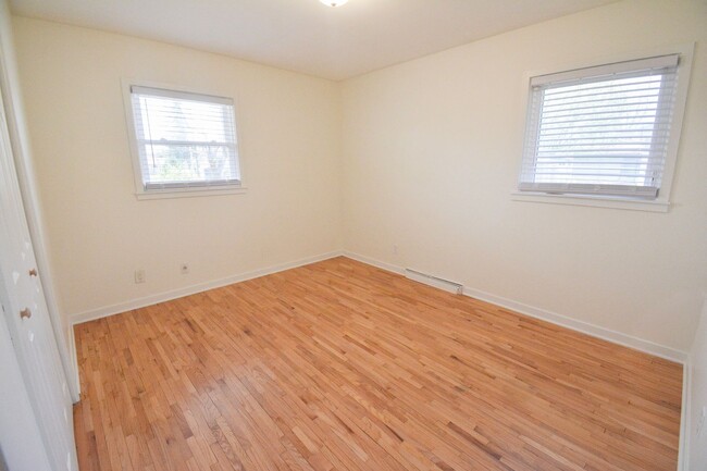 Building Photo - 3 bed 1 bath Available For Rent Near Histo...