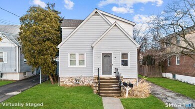 Building Photo - 7 Willowbrook Pl