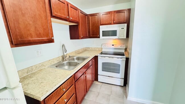 Building Photo - 732 N Halifax Ave