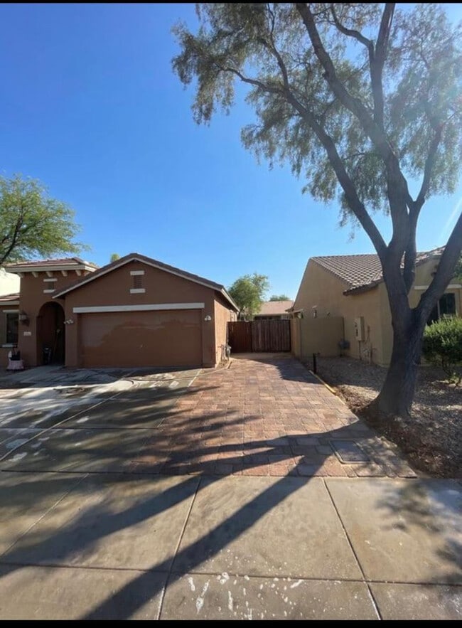 Building Photo - 2331 W Branham Ln