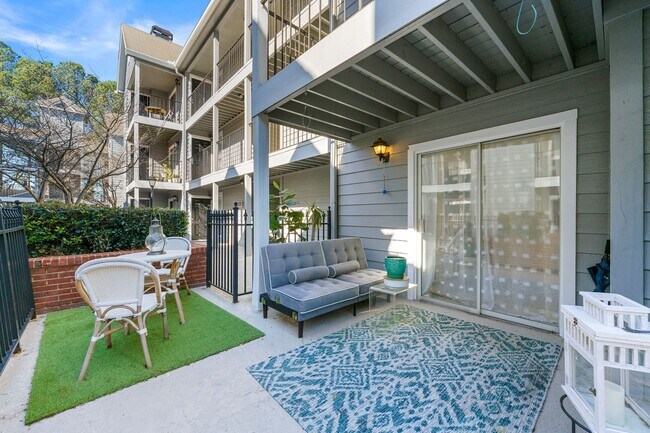 Foto del edificio - Get $500 OFF Luxury Renovated 1BR!!! — Move In by 12/21