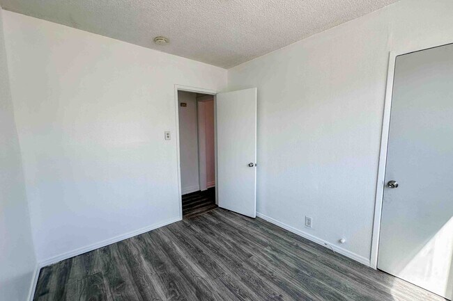 Foto del edificio - 1720 W Gage Ave