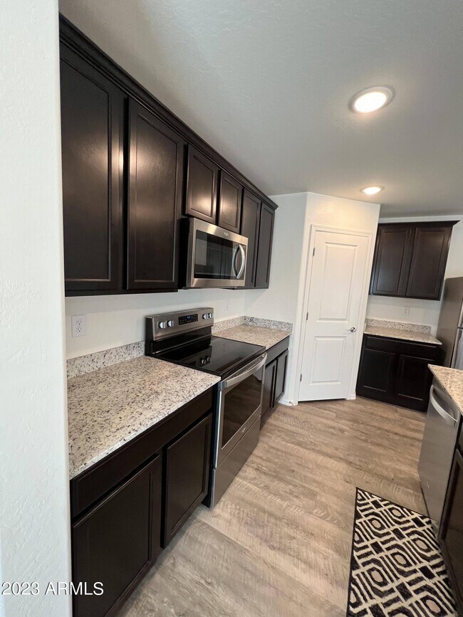 Foto del edificio - 1541 E Caballero Dr