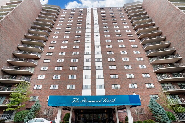 Foto del edificio - 5300 Hamilton Ave