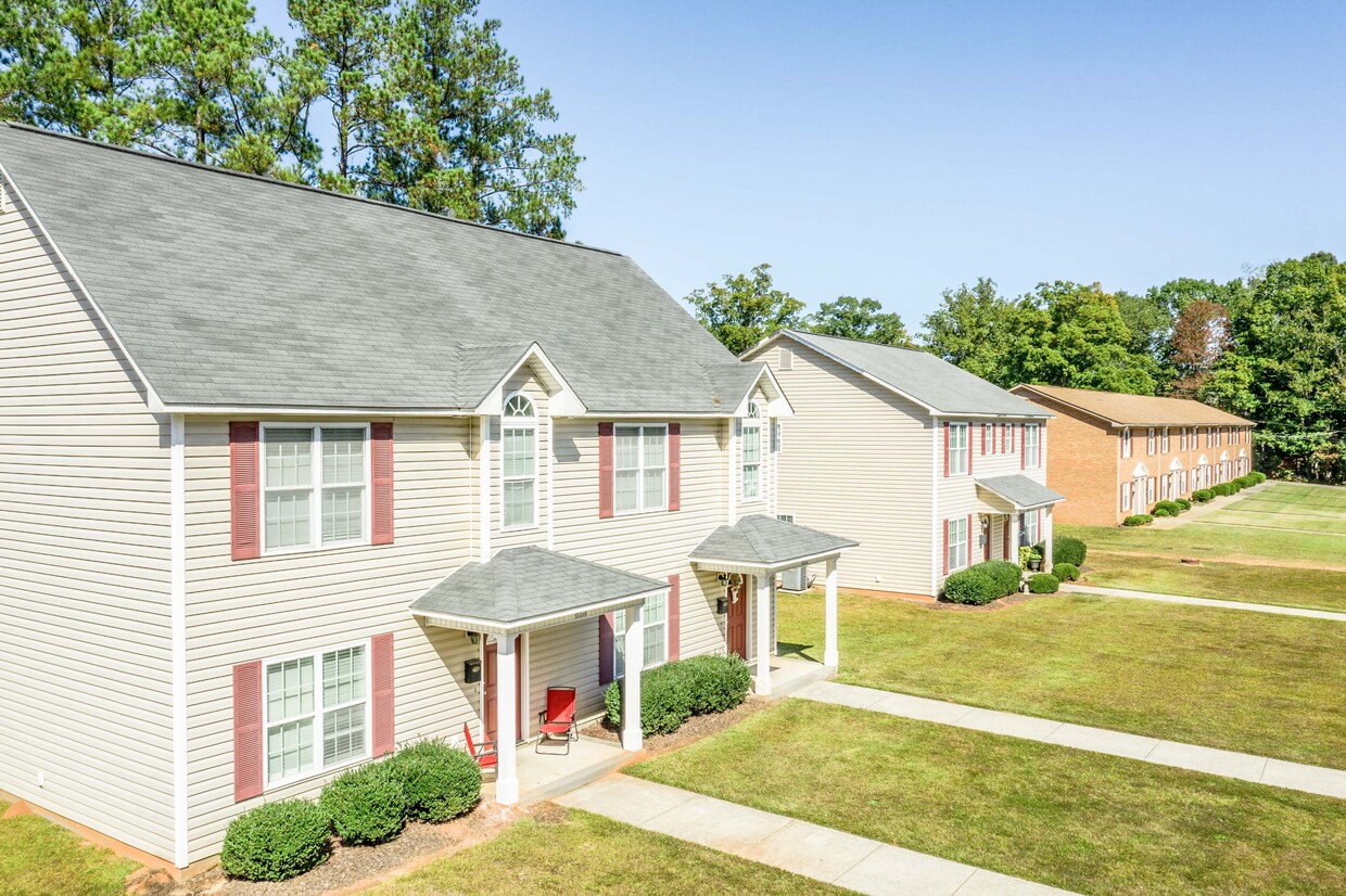 Primary Photo - Kenwood Terrace Apartments