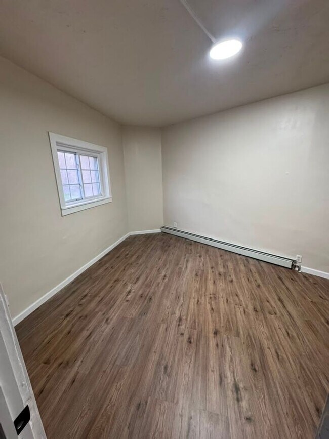 Foto del edificio - Charming 3BR Home in McKees Rocks