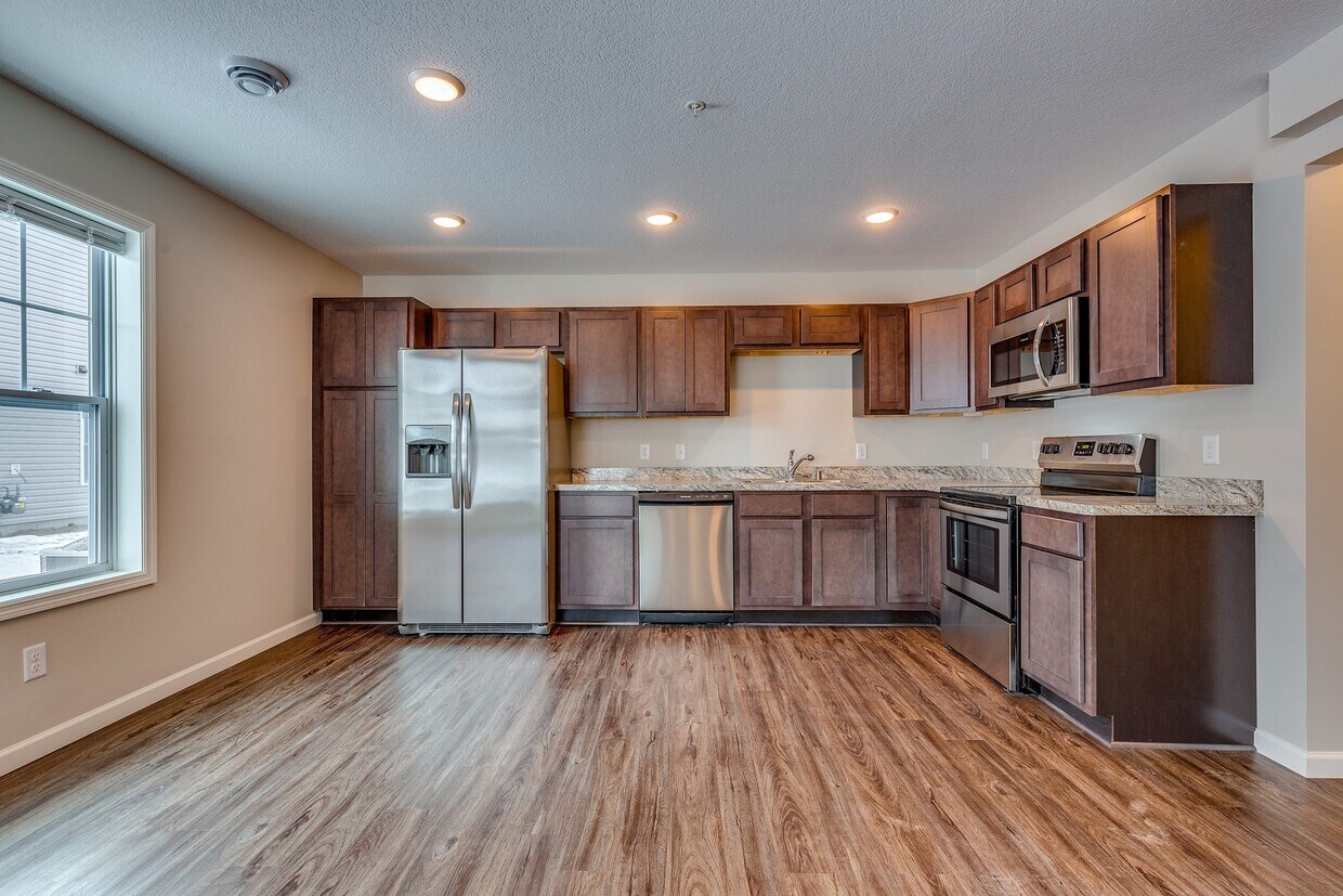 Foto principal - END UNIT townhome available July 01 $1825.00