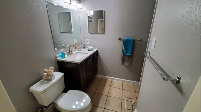 Foto del edificio - 9008 Galewood Dr