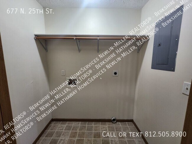 Foto del edificio - 1BR Upper Apartment on near eastside close...